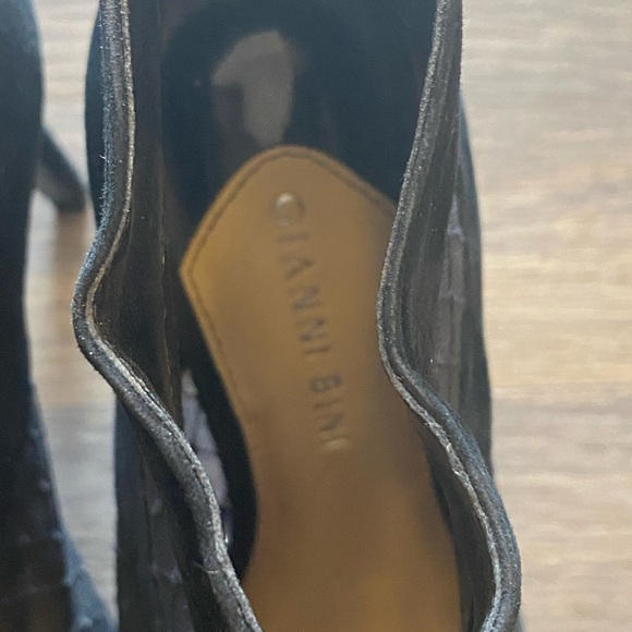Gianni Bini black auede booties in size 6.5 - Picture 2 of 4
